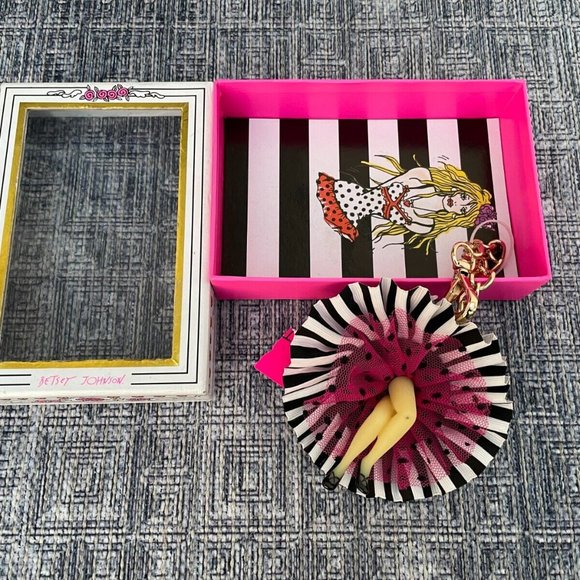 Betsey Johnson Keychain Girl Bag Bangle gold Tone Keys Holder new in box - Picture 3 of 8